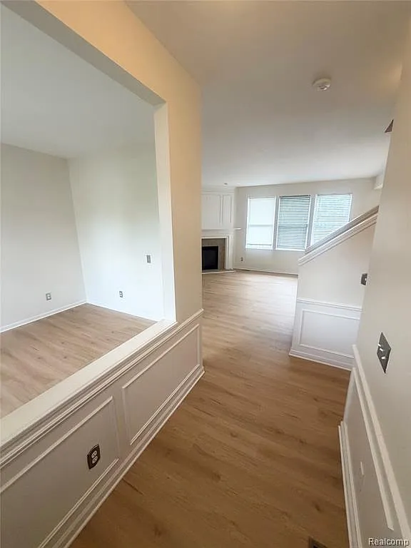 4 bed, 2.5 bath, 1900 sqft, $2,950 — Photo 2