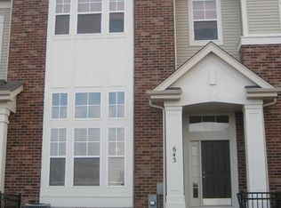 643 Grosvenor Ln, Aurora, IL 60504