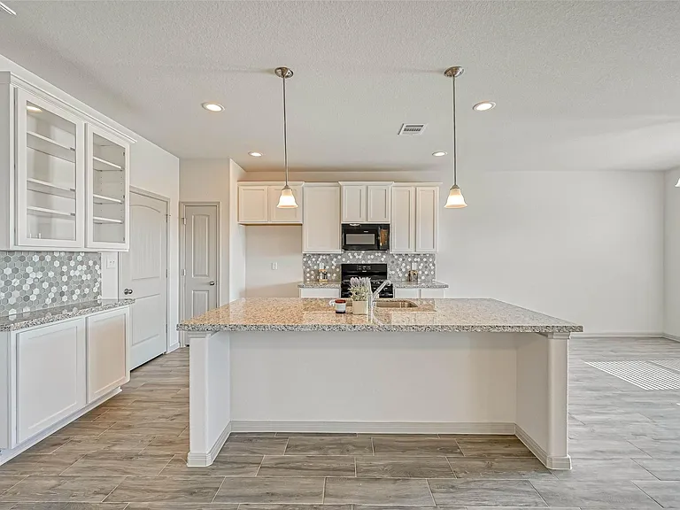 7910 Cypress Country Dr — Photo 18