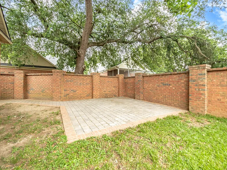 3057 Girard Dr — Photo 5