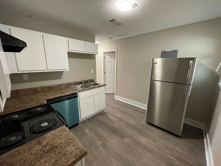 2420 Dudley St — Photo 10