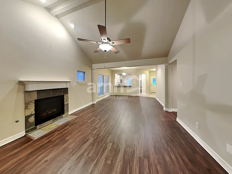 504 Forest Glen St — Photo 8