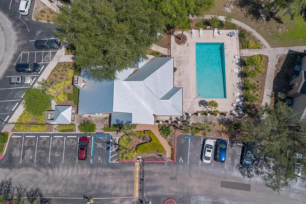 Bella Lago Apartments — Photo 2