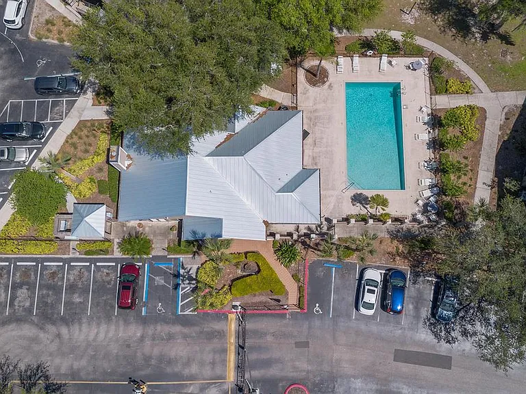 Bella Lago Apartments — Photo 2