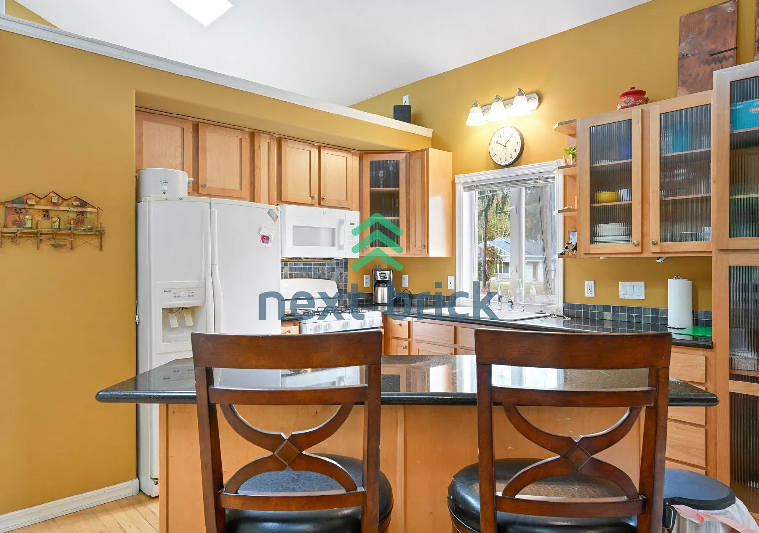 "Charming 1-Bedroom Retreat in the Heart of Kirkland Cozy 800 Sq Ft Gem!" — Photo 4