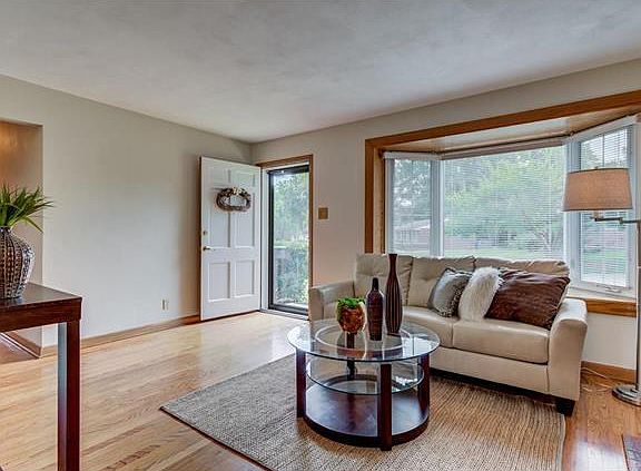 2nd image of 43 Armat Ct