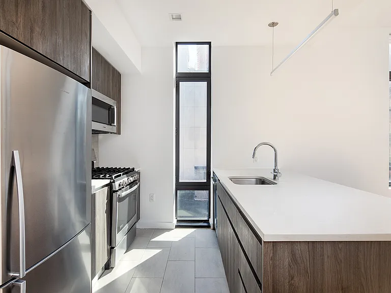 4107 Crescent St #7G — Photo 3