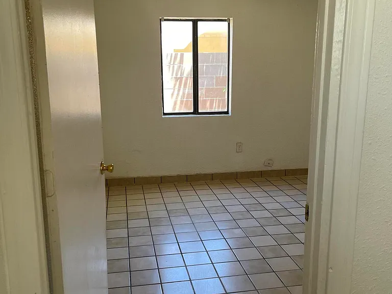 225 Smith Ave SE #C — Photo 2