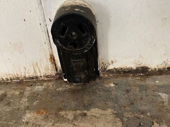 3rd image of 11805 Pearl St