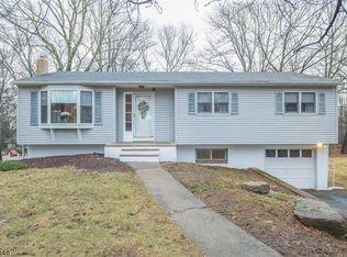 42 Highview Ter, Randolph, NJ 07869