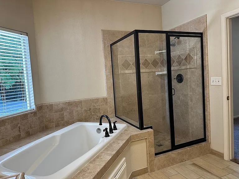 361 W Chennault Ave — Photo 8