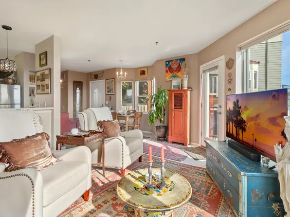 335 NW Uptown Ter, Portland, OR