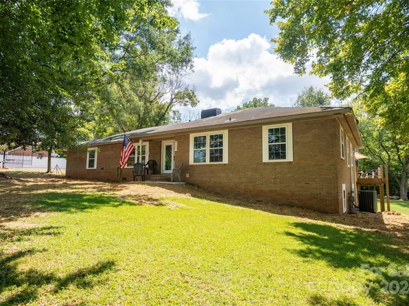 9022 Idlewild Rd, Charlotte, NC 28227