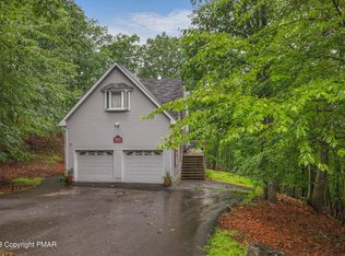 637 Lakeside Dr, East Stroudsburg, PA 18301