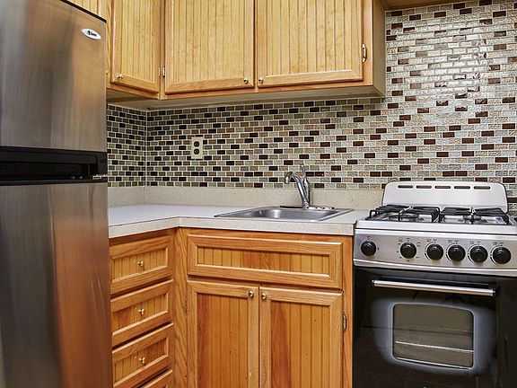 2nd image of 250 W 100th St #706