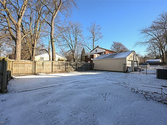 3rd image of 197 E Archwood Ave