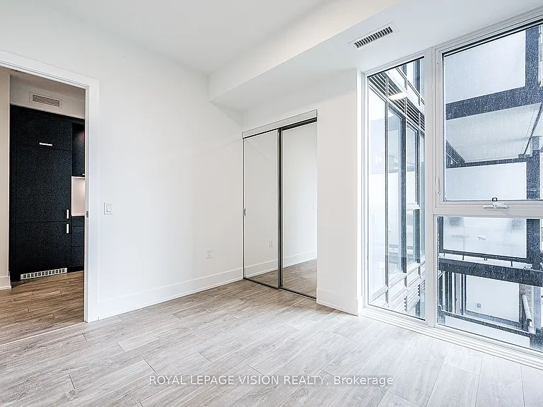 858 Dupont St #401 — Photo 17