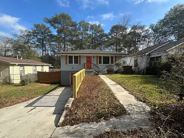 569 Woods Dr NW — Photo 1