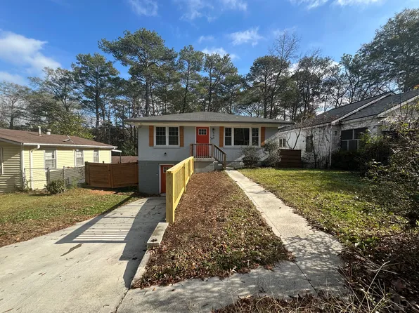 569 Woods Dr NW, Atlanta, GA 30318