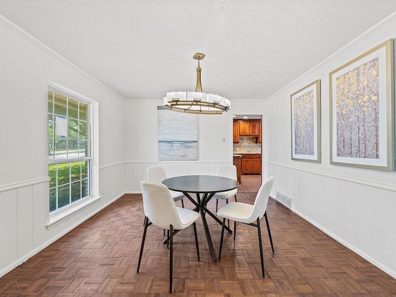 5th image of 7609 Spring Valley Rd