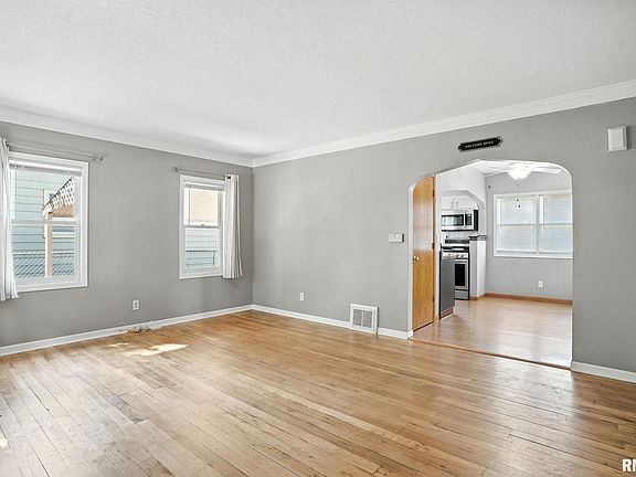 4th image of 2504 Lillie Ave