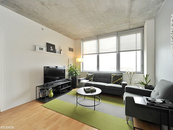 4th image of 659 W Randolph St APT 1211