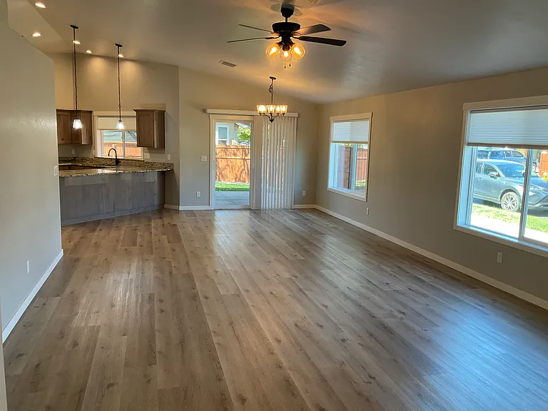 1889 SW Mistybrook Dr — Photo 3
