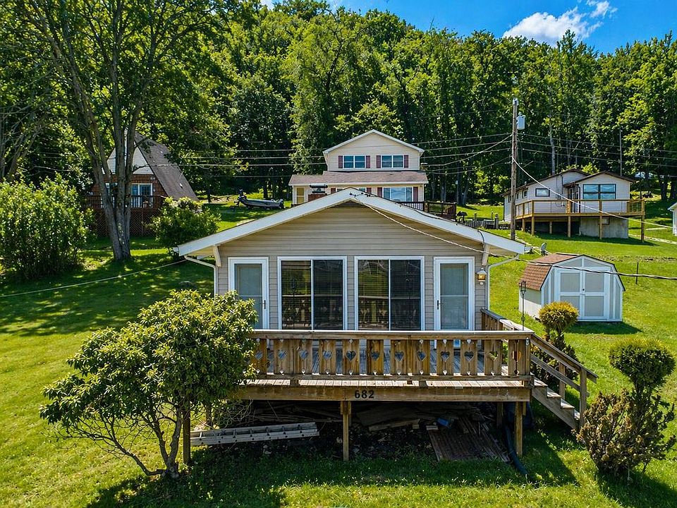 1st image of 682 Marsh Hill Rd