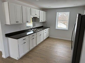 5th image of 206 S Main St #3