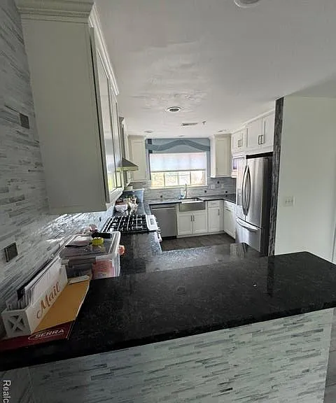 17034 Farmington Rd — Photo 2