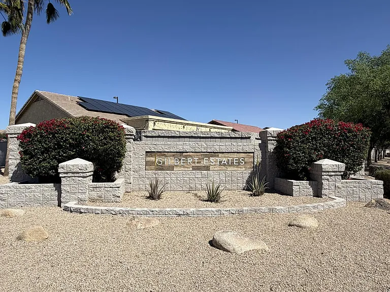 155 E Liberty Ln — Photo 3