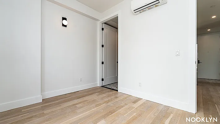 Bedroom, photo 1