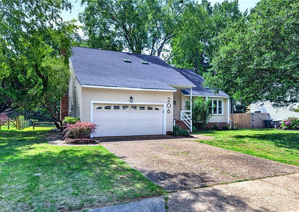 1st image of 206 Admiral Ct