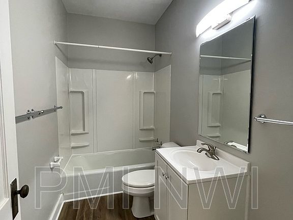 5th image of 207 Michigan Ave Unit 1A