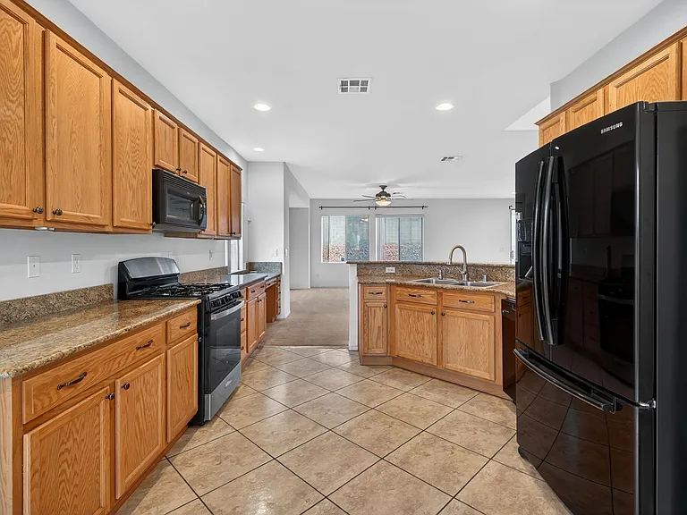 1704 Patrick Thomas Ct — Photo 6