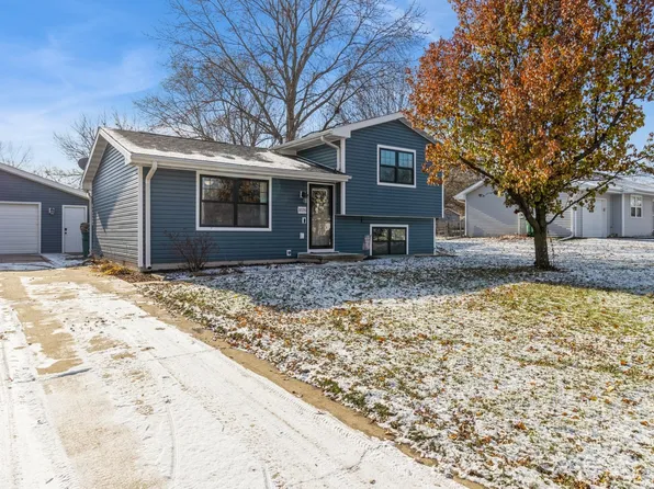 1020 7th St NW, Altoona, IA 50009