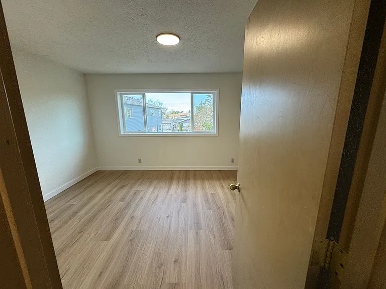 708 NE Avery St — Photo 26