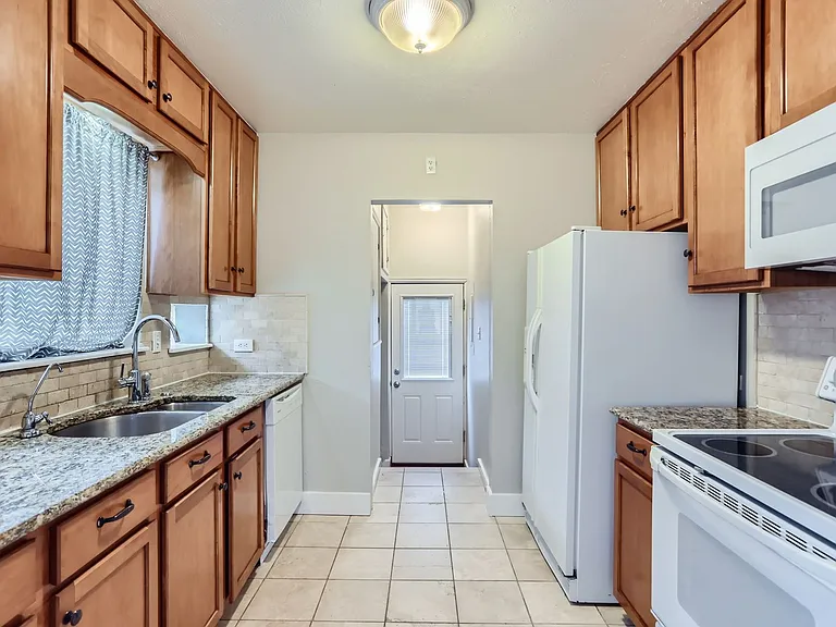 849 Grape St — Photo 11