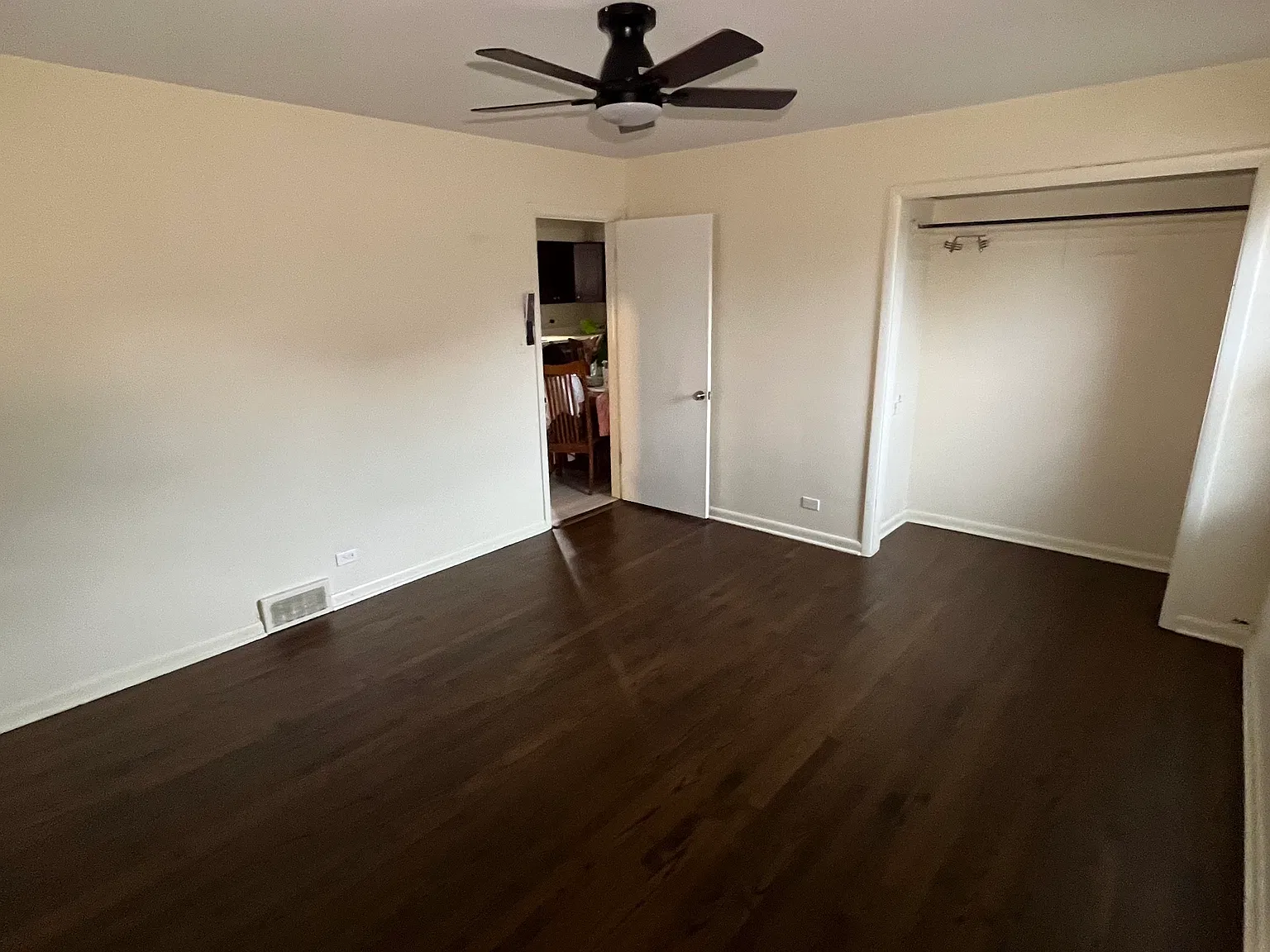 2 bed, 950 sqft, $2,200 — Photo 3