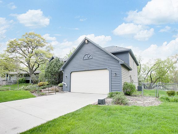 3rd image of 335 Savage Ln