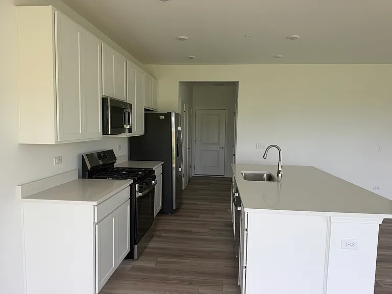 1019 Shagbark Ln #1019 — Photo 4