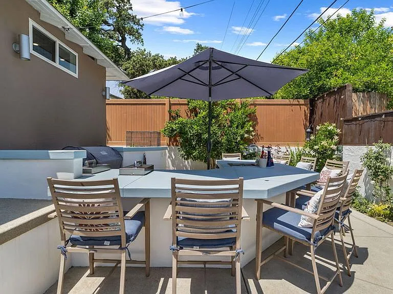2030 N Altadena Dr — Photo 47