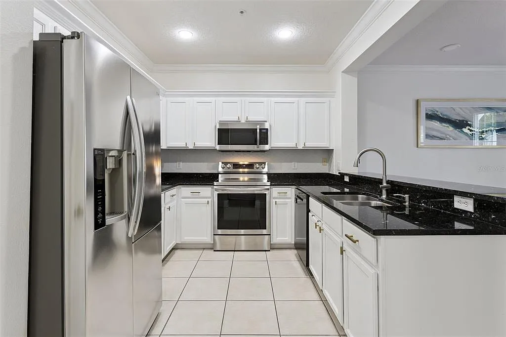 3 bed, 2.5 bath, 1680 sqft, $3,900 — Photo 2