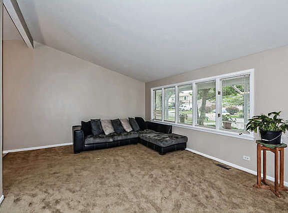 5th image of 634 N Stark Dr