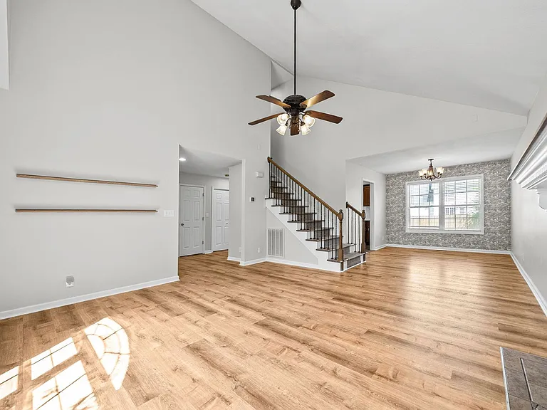 3569 Southwood Dr — Photo 7