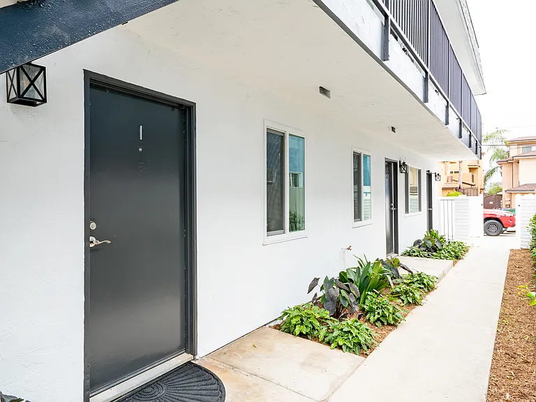 861 Emerald St — Photo 25