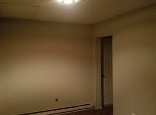 1897 Clarke Dr APT 4, Dubuque, IA 52001