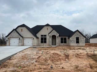 2716 Village Dr, Granbury, TX 76049