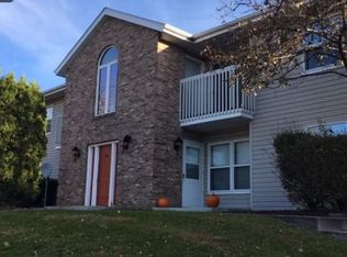 831 Weslyn Ct, West Bend, WI 53095