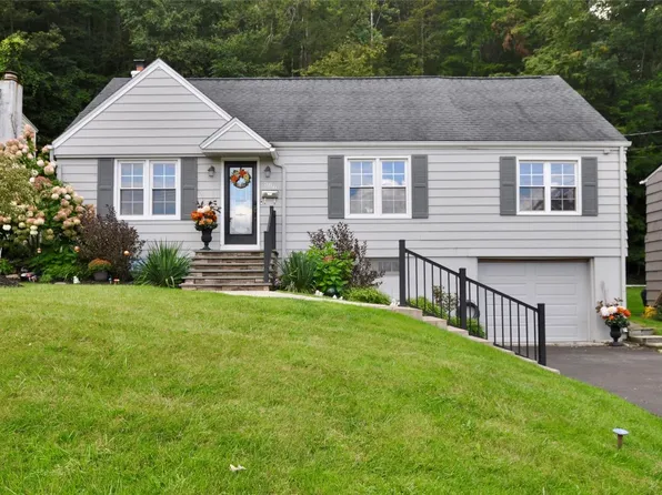 500 Lyndale Dr, Vestal, NY 13850